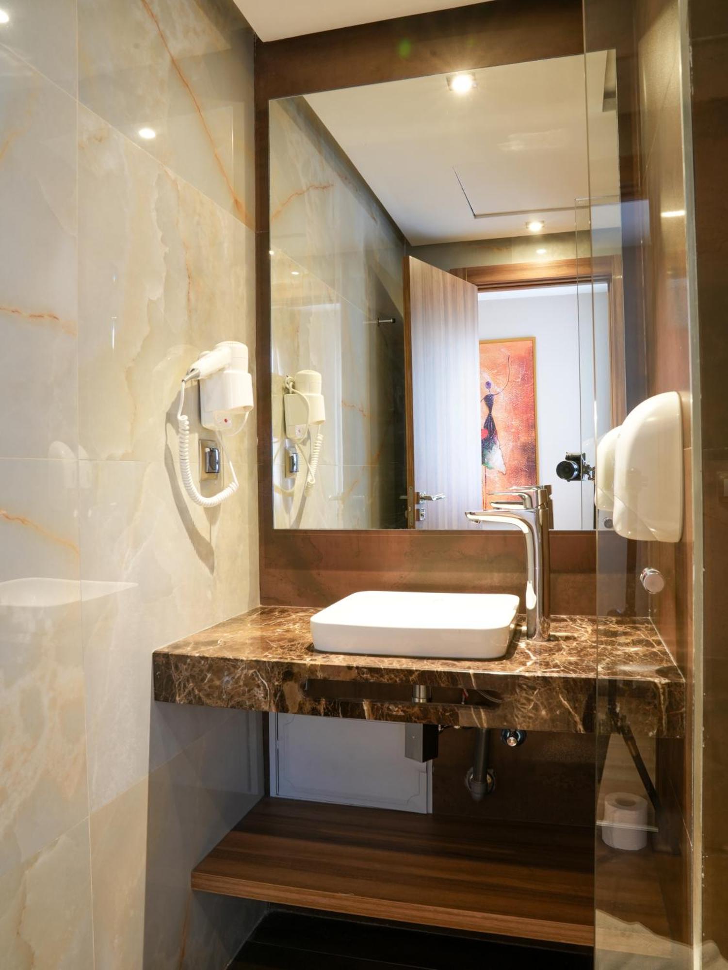 First Suites Hotel Rabat Eksteriør bilde