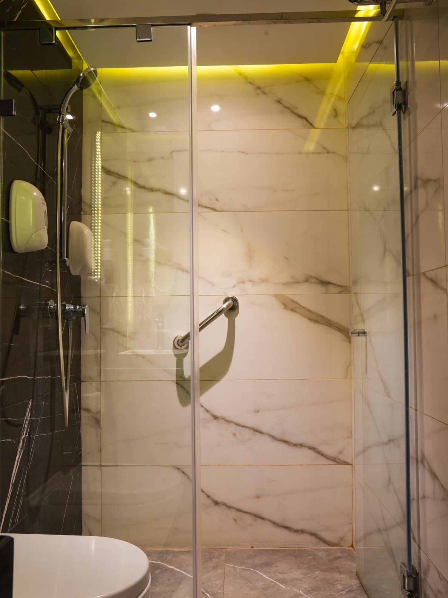 First Suites Hotel Rabat Eksteriør bilde