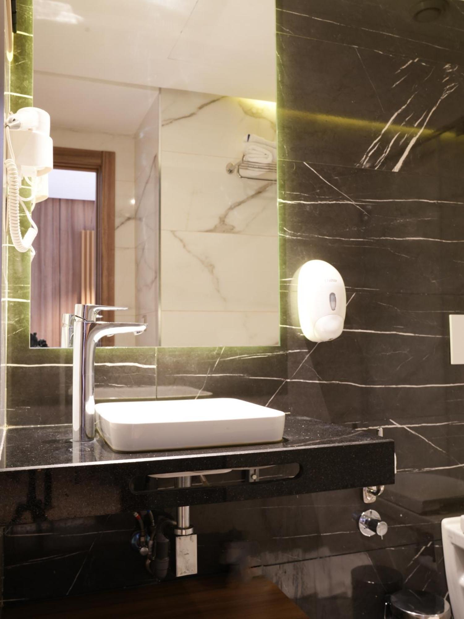 First Suites Hotel Rabat Eksteriør bilde